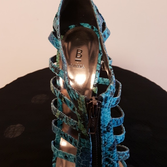 Gorgeous Bakers Heels - Beautiful ocean colors - Picture 5 of 8